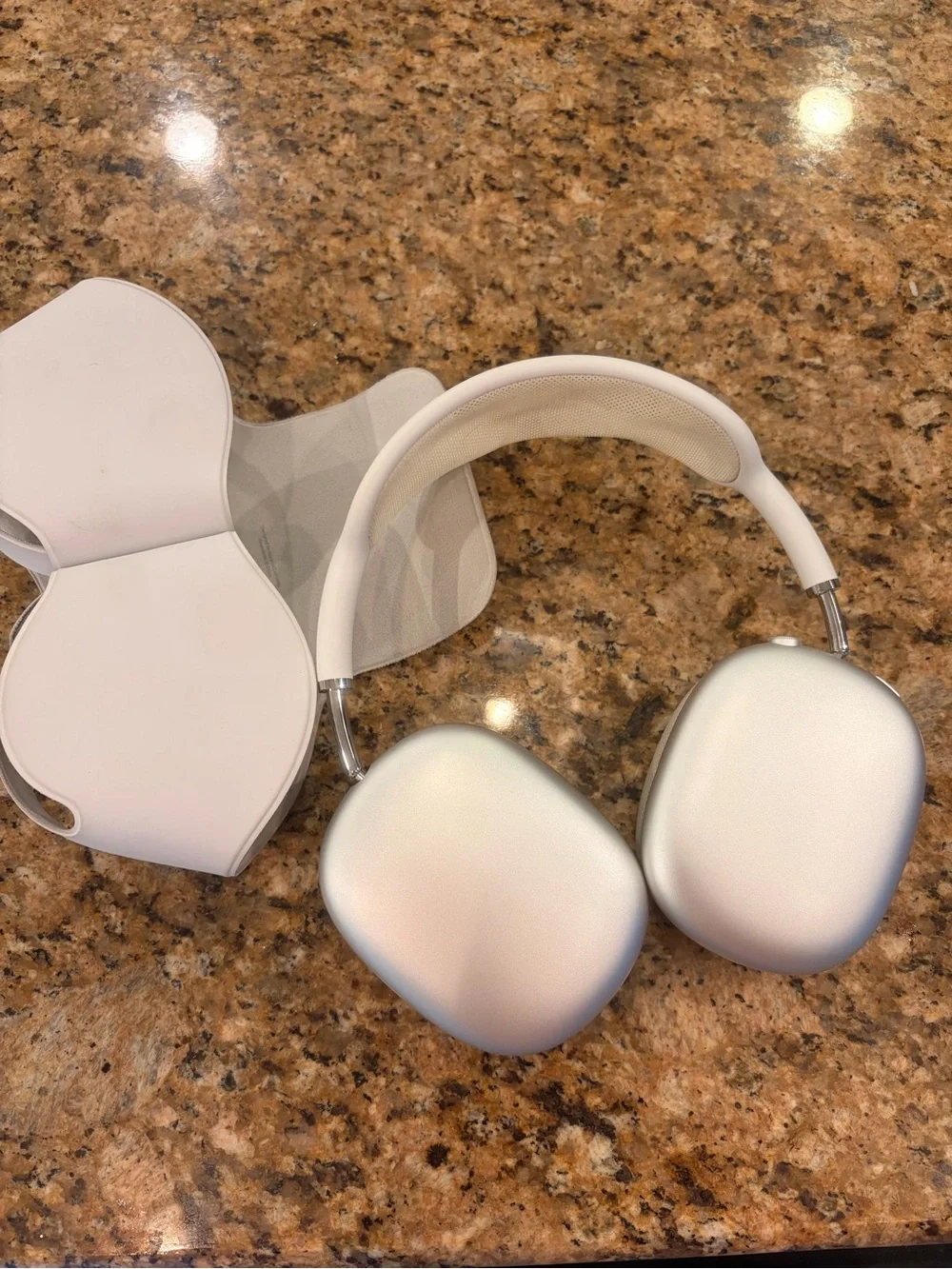Apple AirPods Max Headphones in Silver